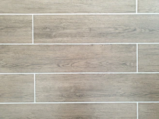 Wood grain pattern with white grout lines