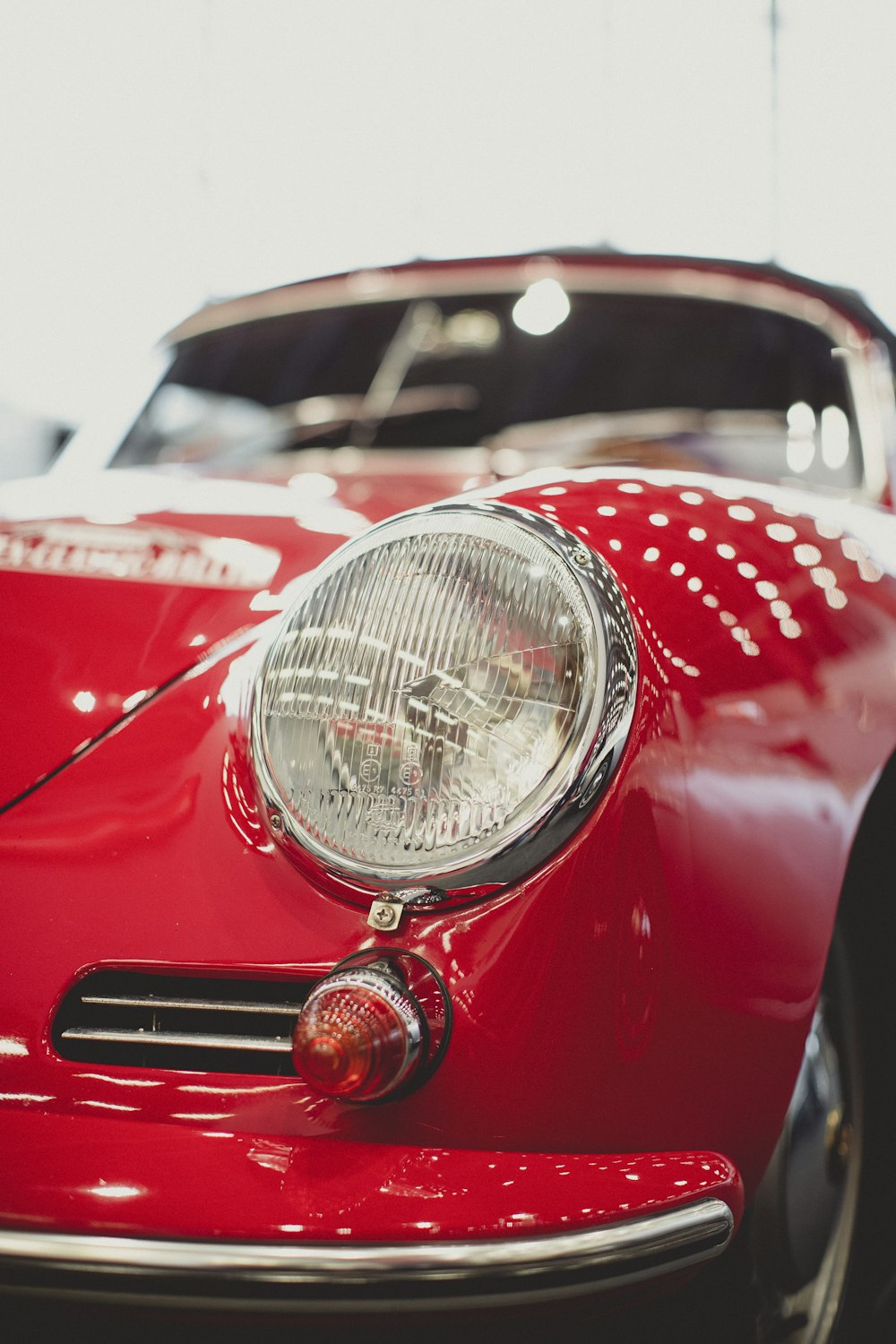 red car with white light