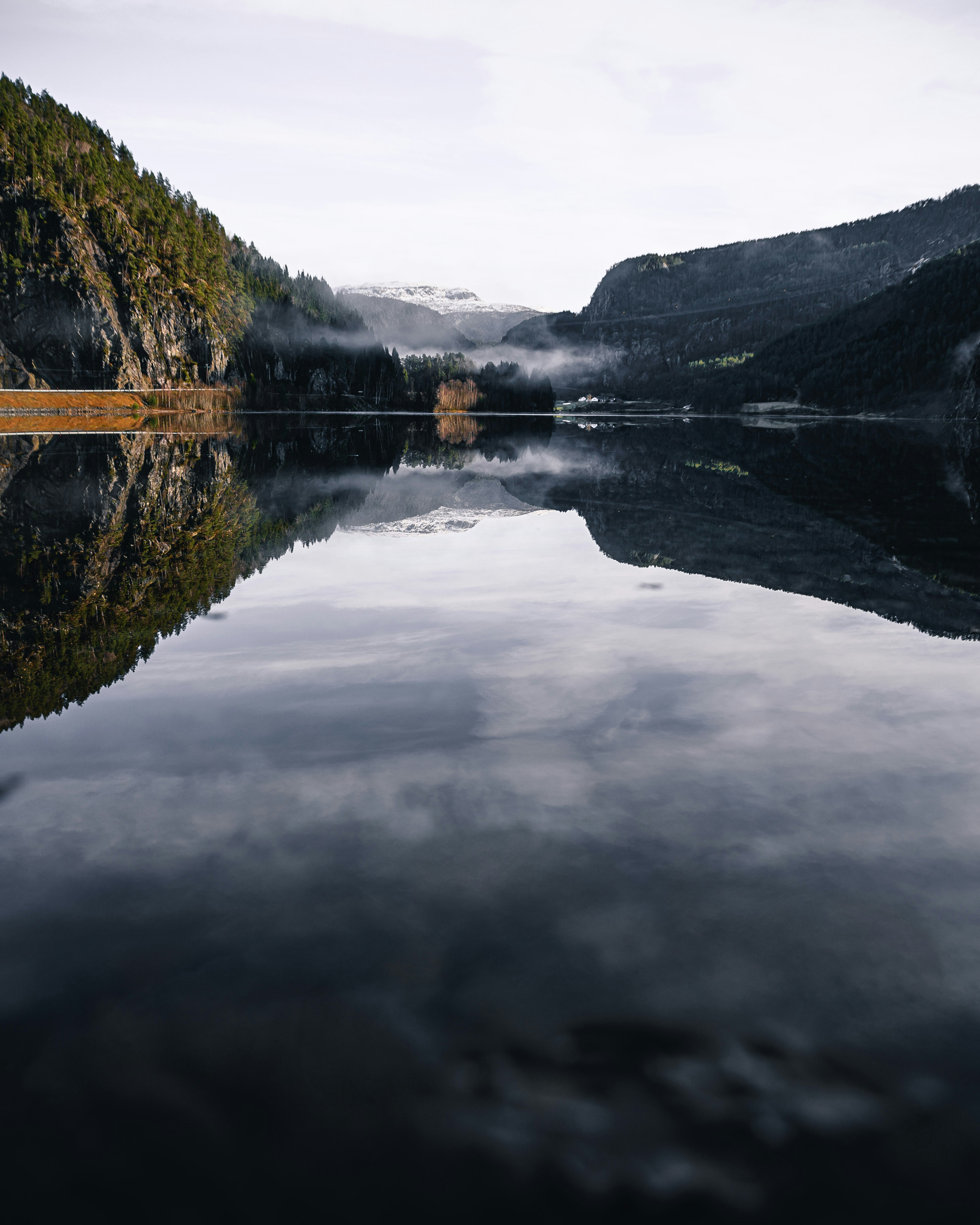 Photo by lachlangowen