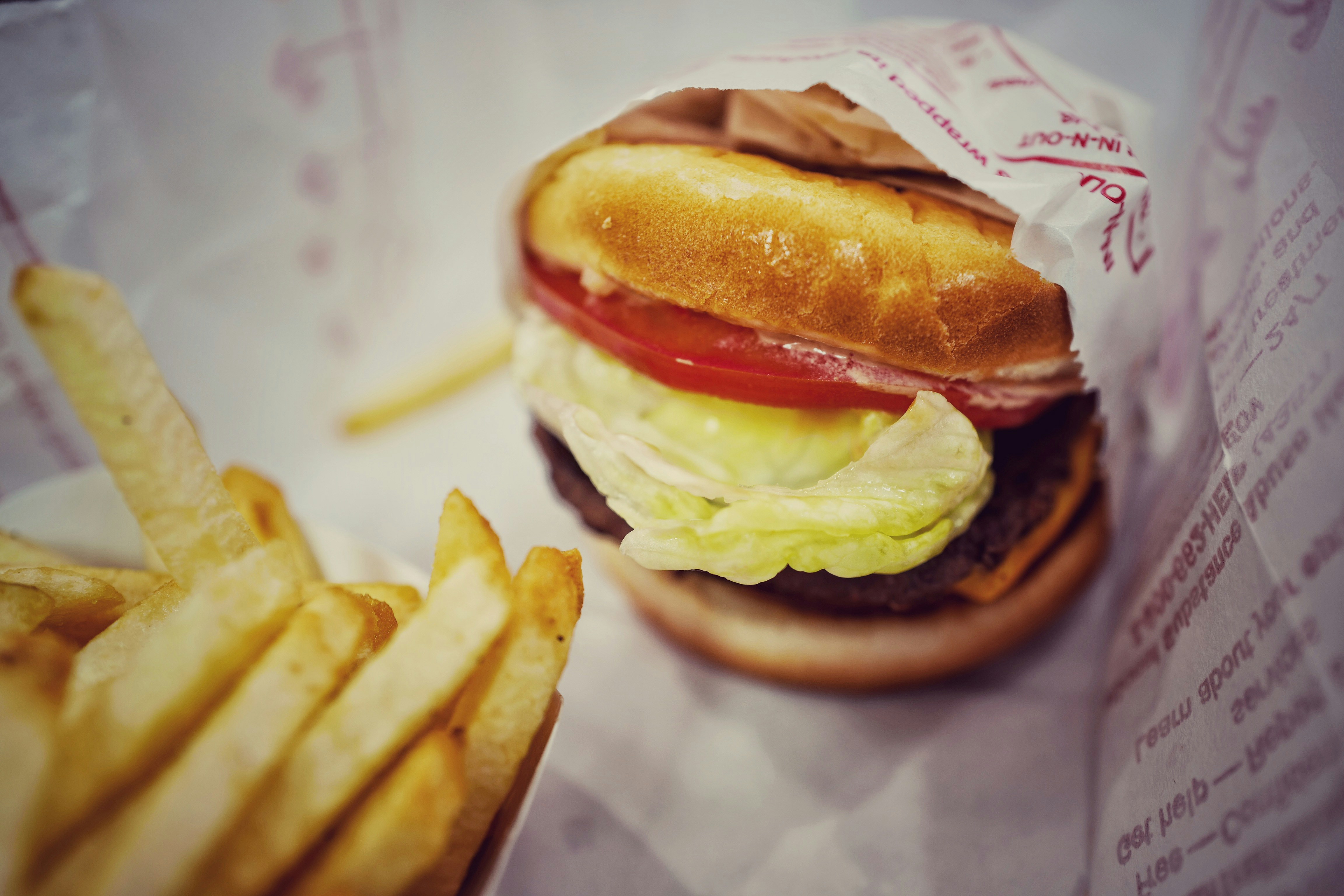 burger with lettuce and tomato