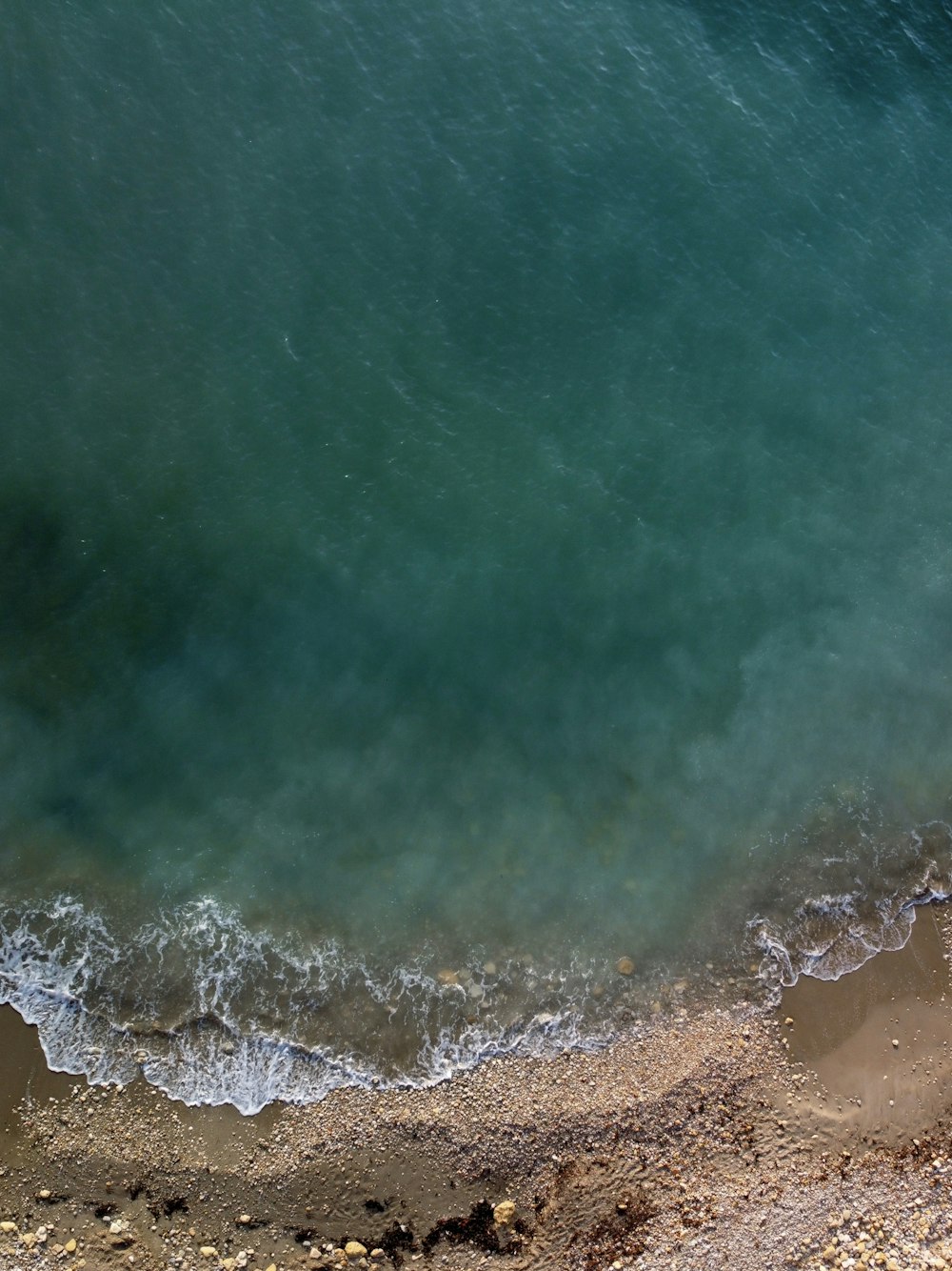 Vista aérea de las olas del océano