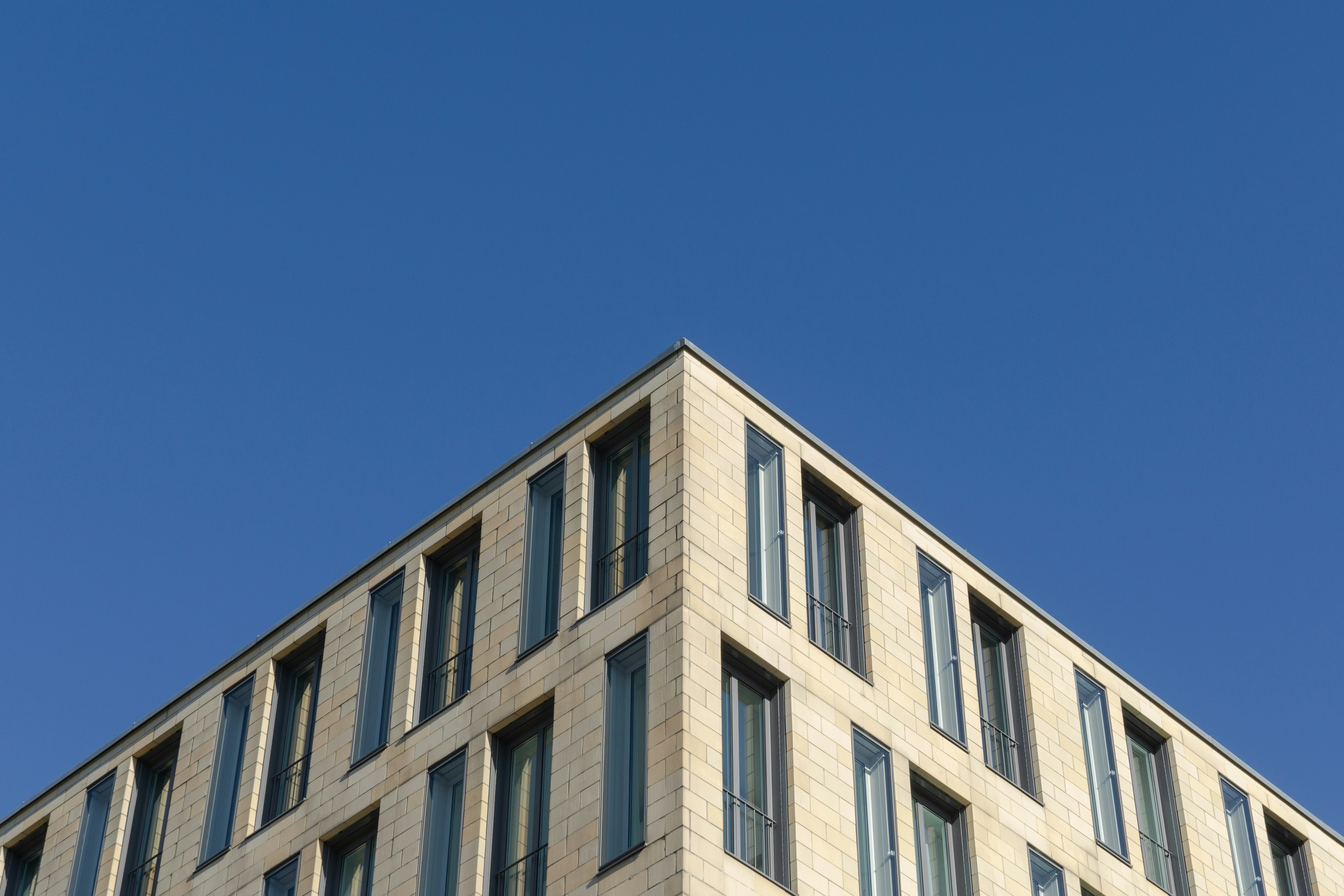 Photo by danieldumbrava