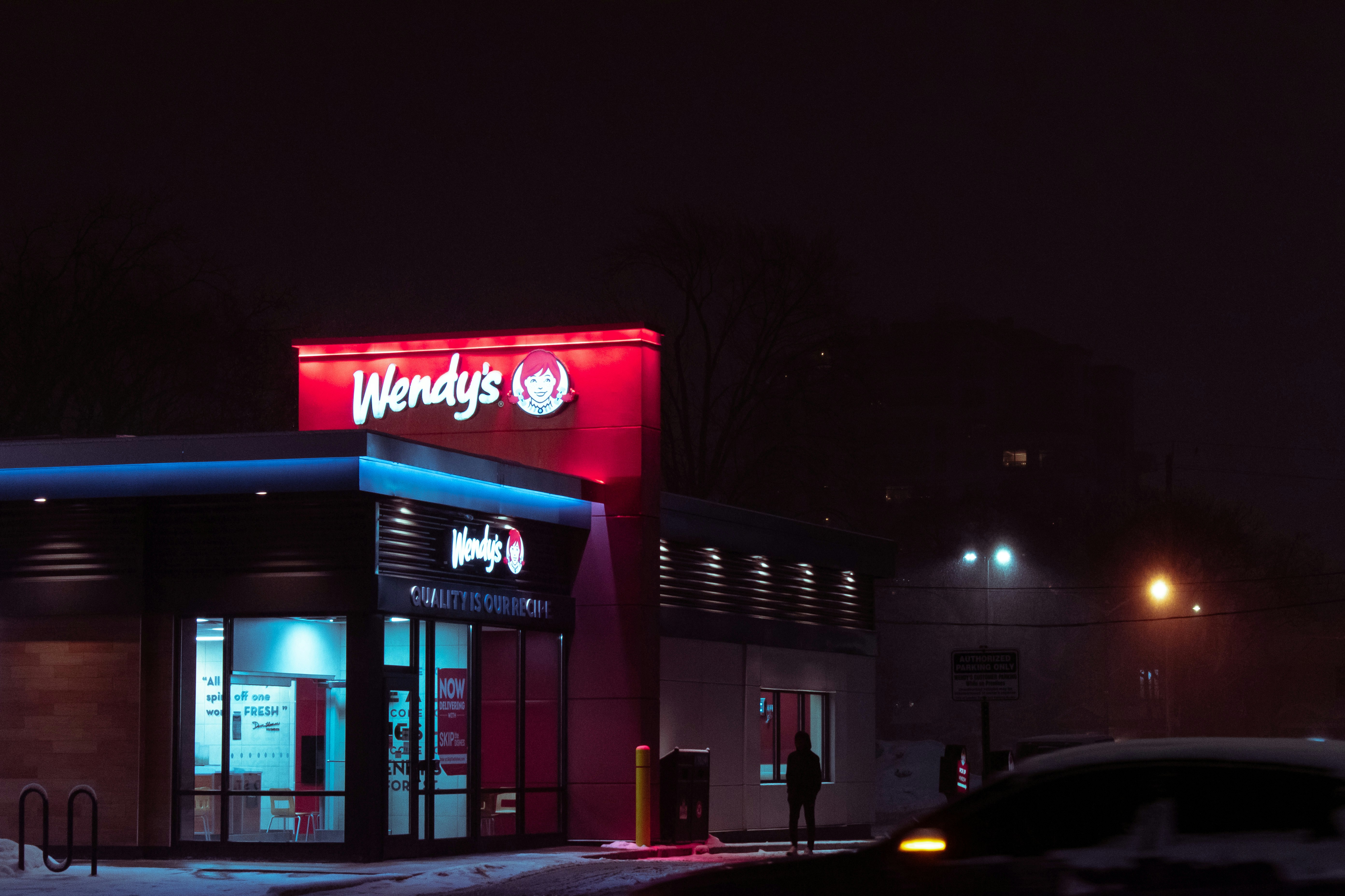 https://images.unsplash.com/photo-1581306764199-a9cc376310c0?ixid=M3w2MjYzNjJ8MHwxfHNlYXJjaHw3fHxXZW5keSUyN3N8ZW58MHwwfHx8MTcyMTk1MDM1NXww&ixlib=rb-4.0.3
