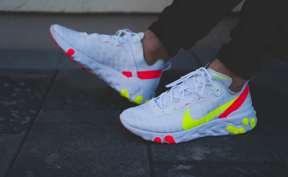 person wearing white and green nike sneakers photo – Free Deutschland Image  on Unsplash