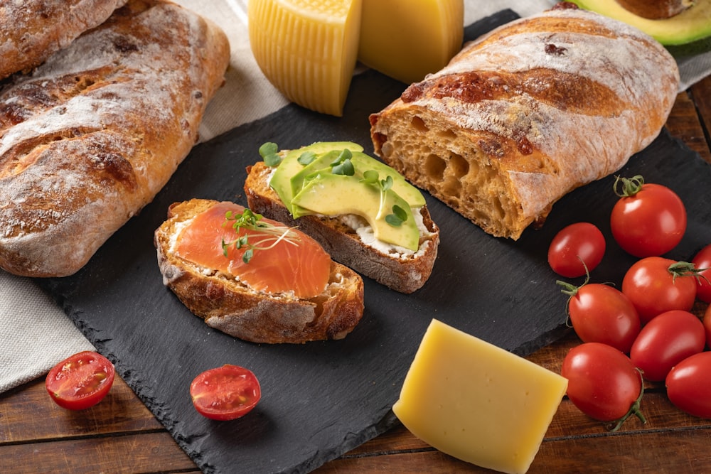 bread with sliced tomato and green vegetable