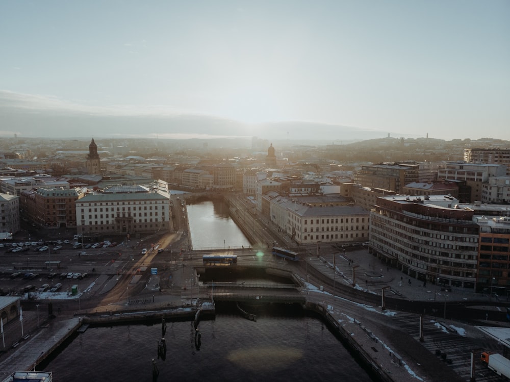 Vue aérienne des bâtiments de la ville pendant la journée