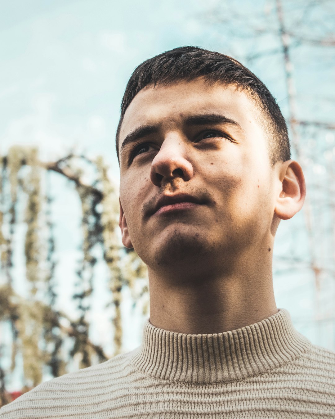 man in gray turtleneck shirt