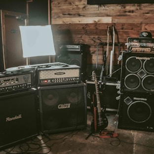 black and gray guitar amplifier
