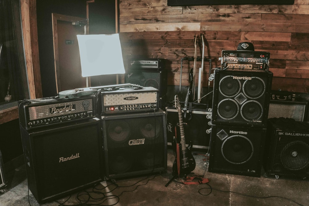 black and gray guitar amplifier