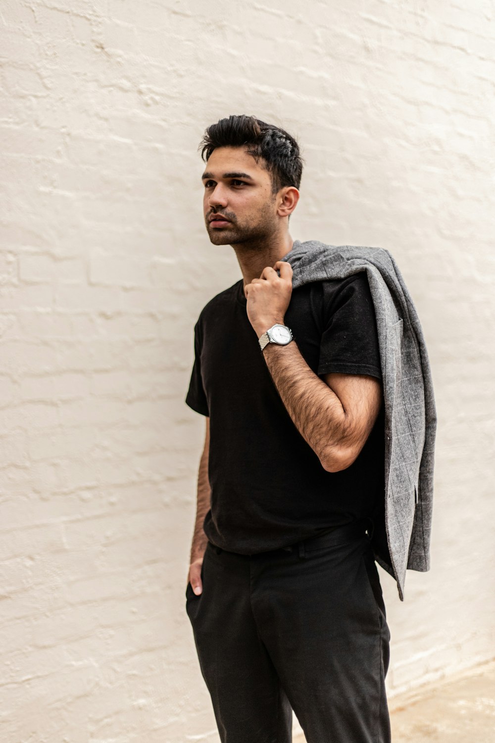 man in black crew neck t-shirt and gray scarf