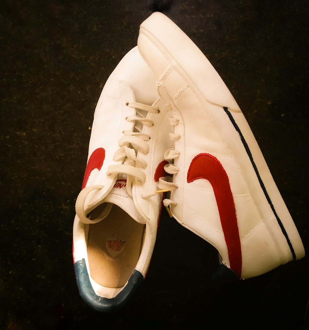 white and red nike basketball shoes