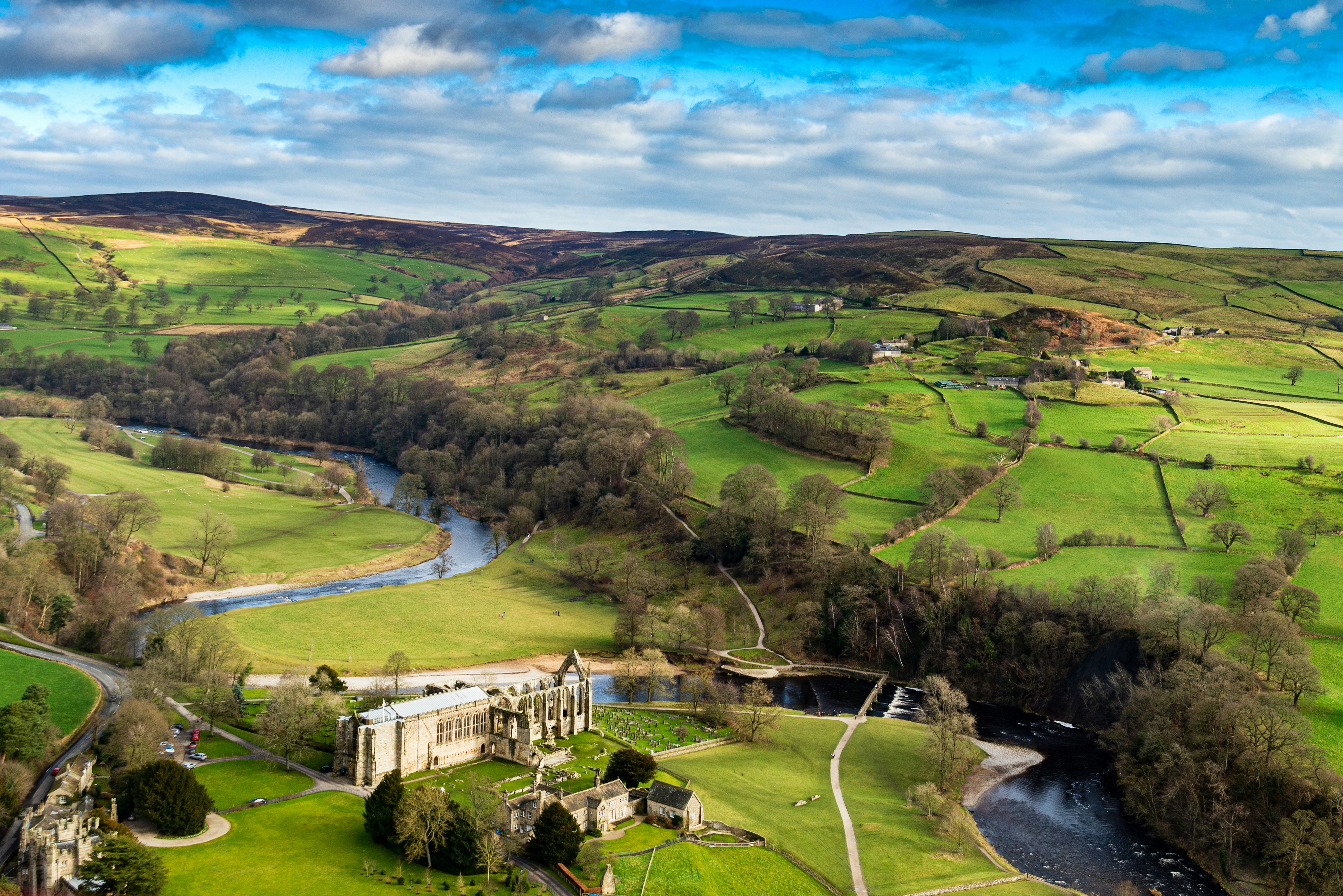 Aerial view of green grass field and trees under blue sky during daytime photo Free Skipton