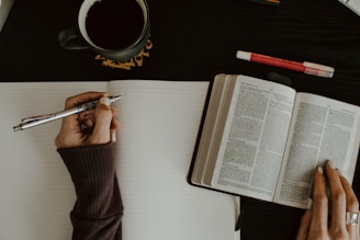 Portuguese course for international students focusing on academic reading, writing, and listening.