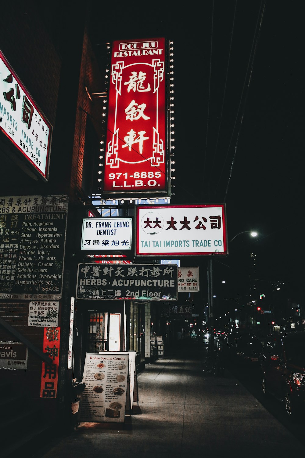 kanji text signage during night time