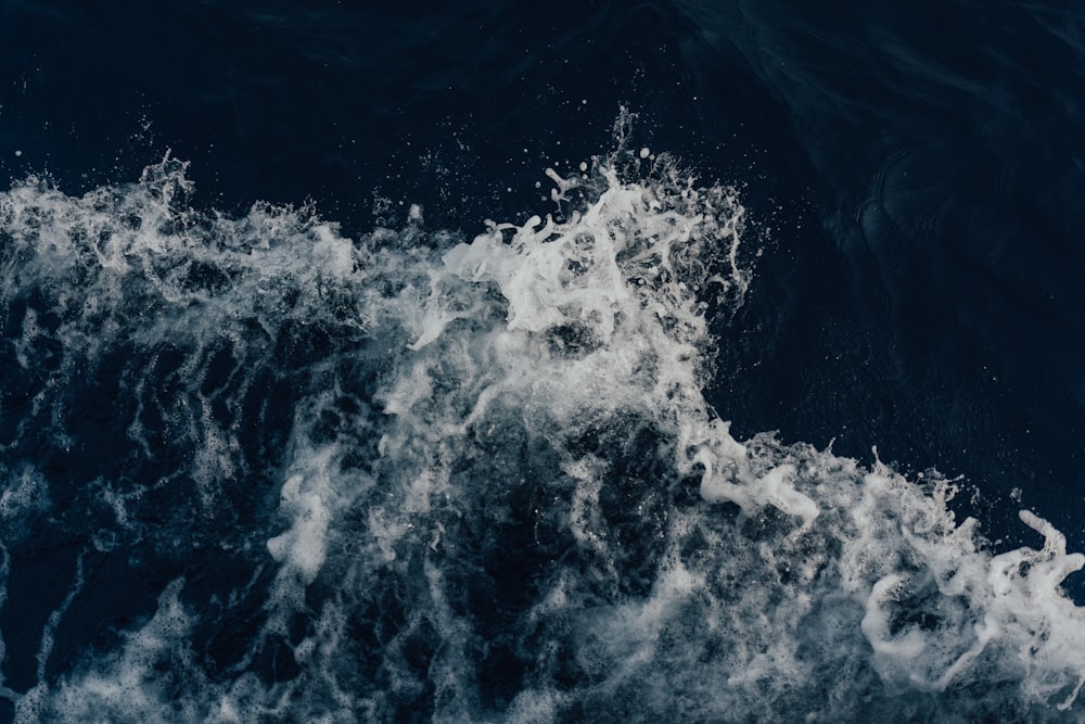 water waves in close up photography