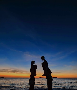 silhouette of man and woman kissing during sunset