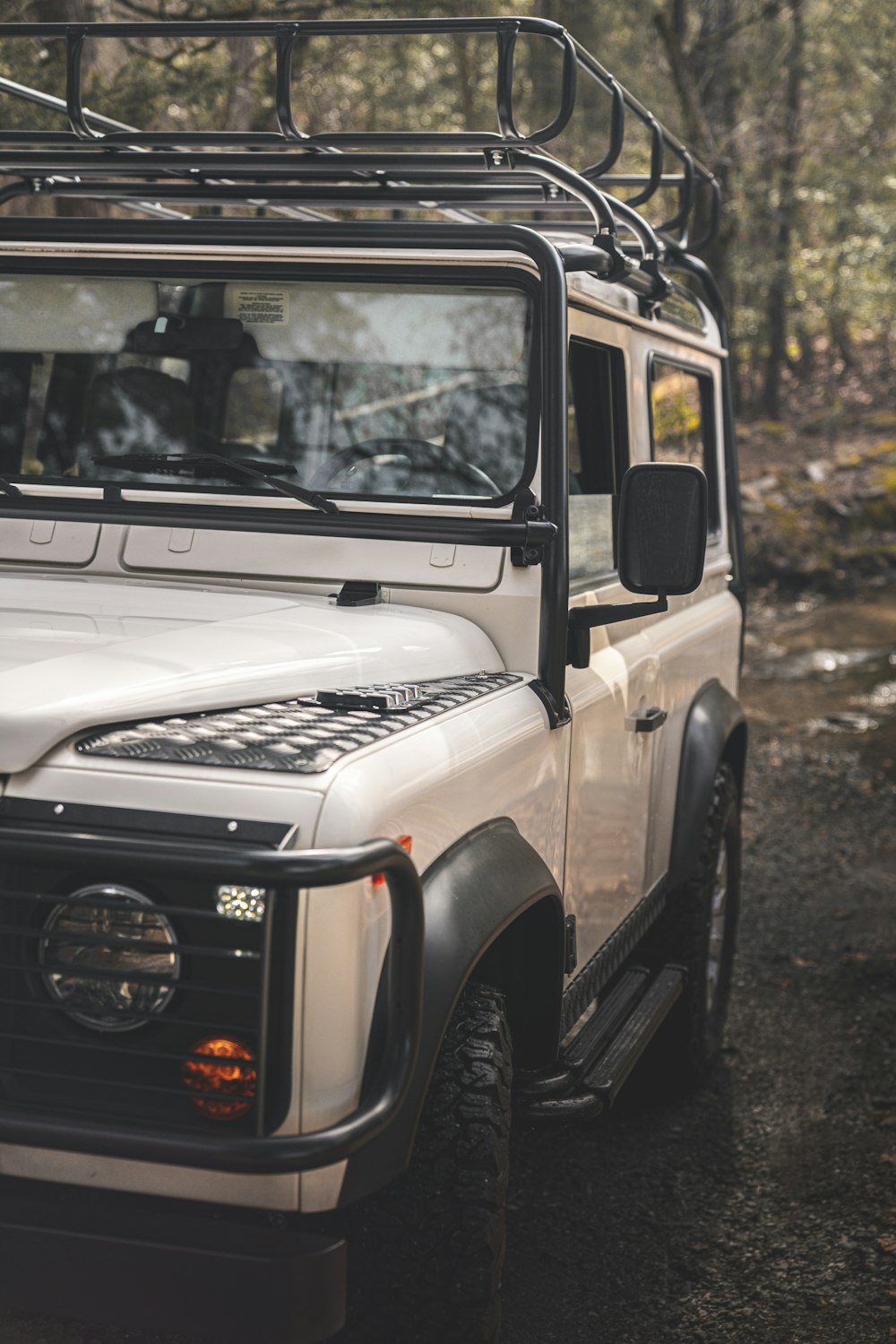 white and black jeep wrangler