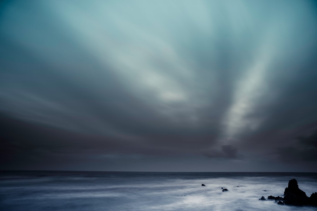 ocean waves under cloudy sky during daytime