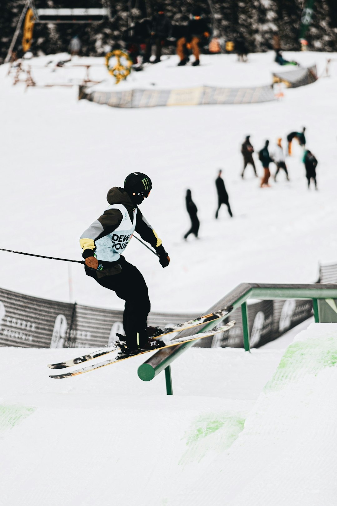 man in black and white jacket riding on snowboard during daytime