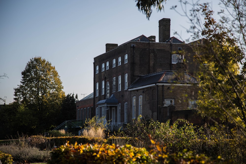 a large brick building surrounded by trees and bushes