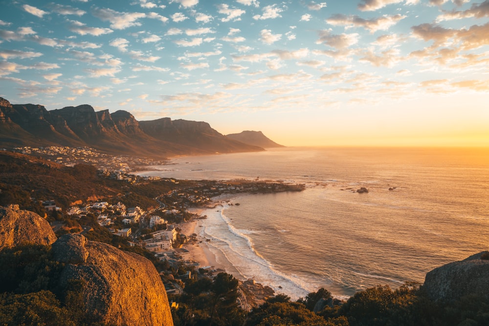 A person standing on top of a hill at sunset photo – Free Cape town Image  on Unsplash