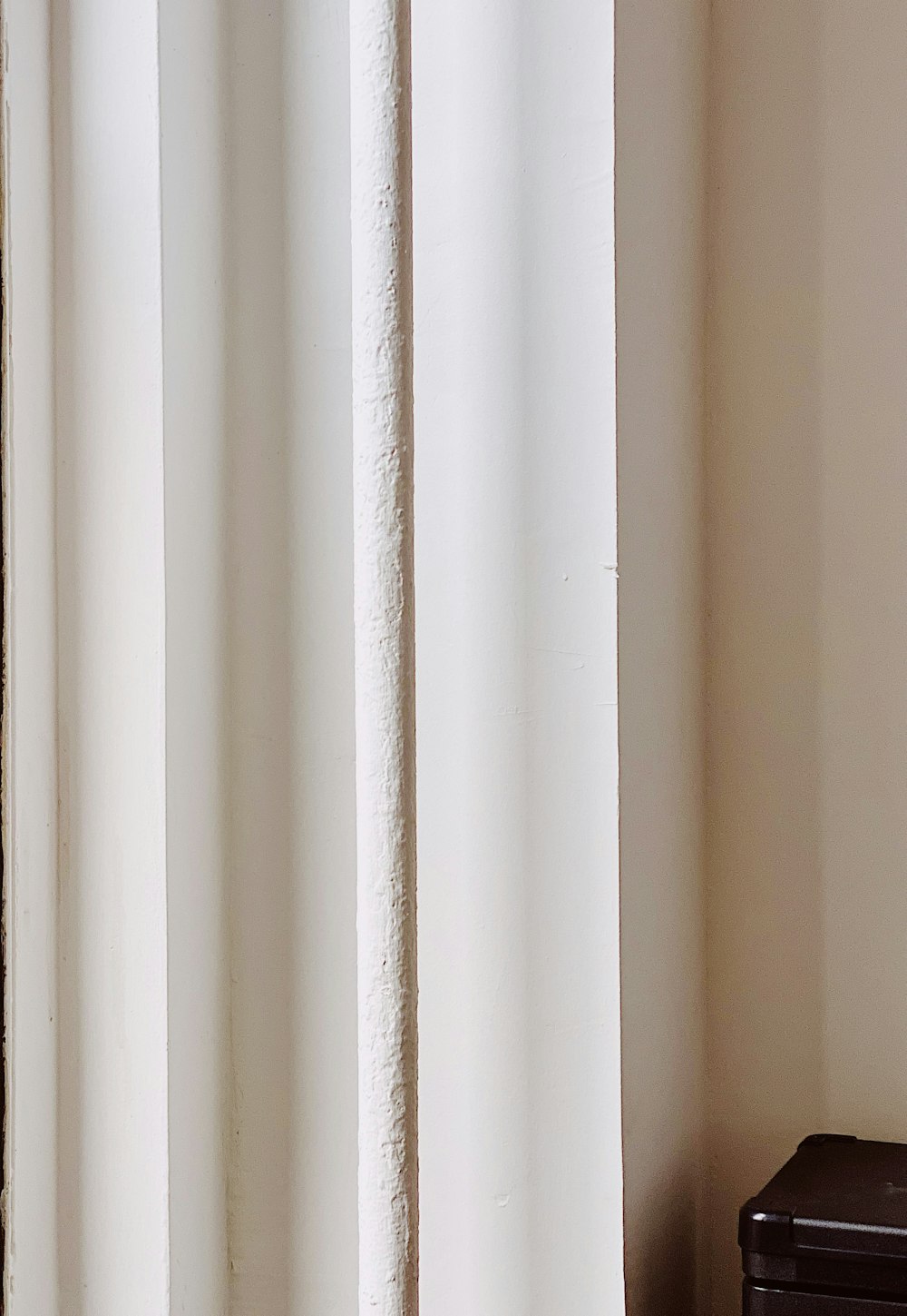 white and brown window curtain