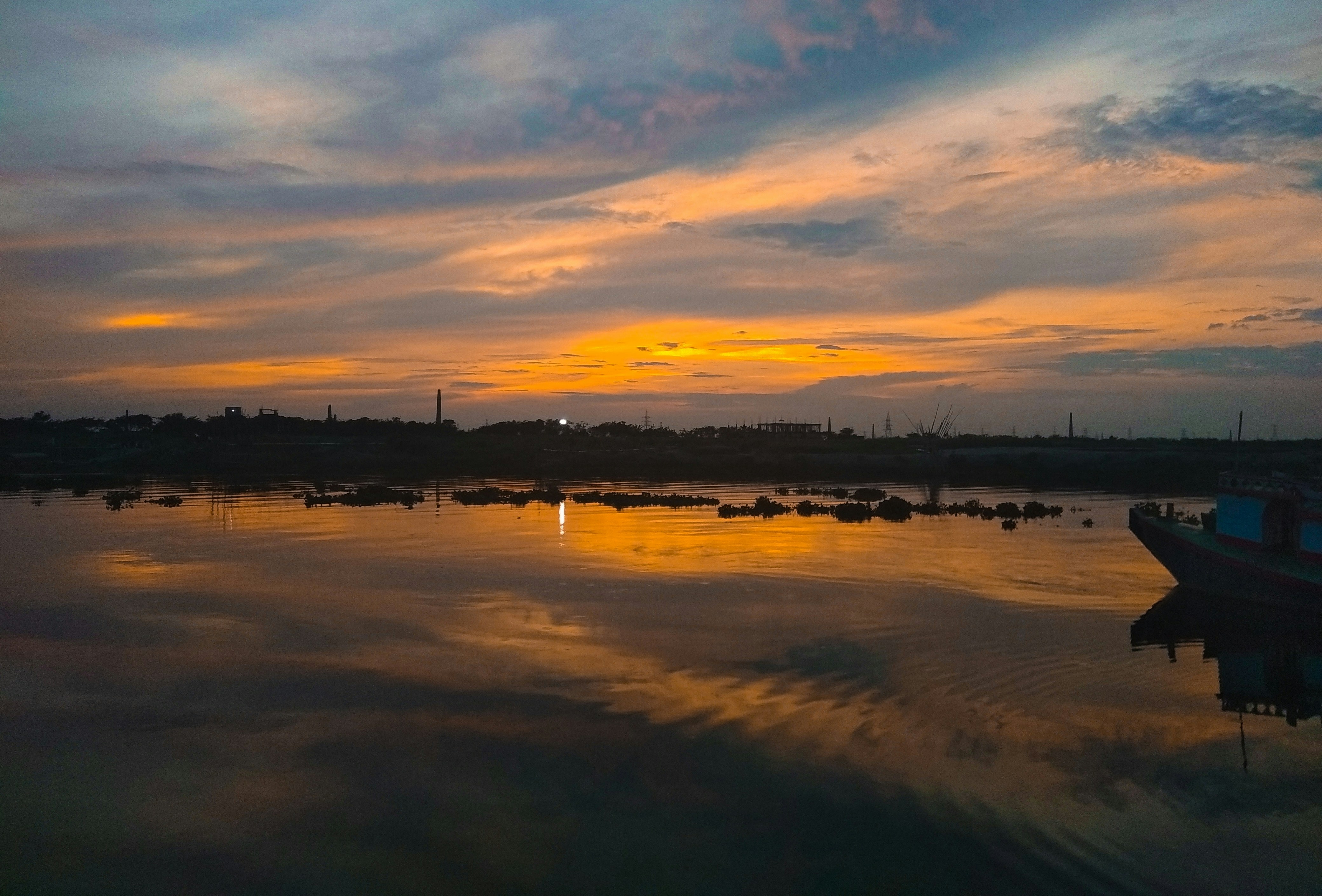 Photo by monirhasnan