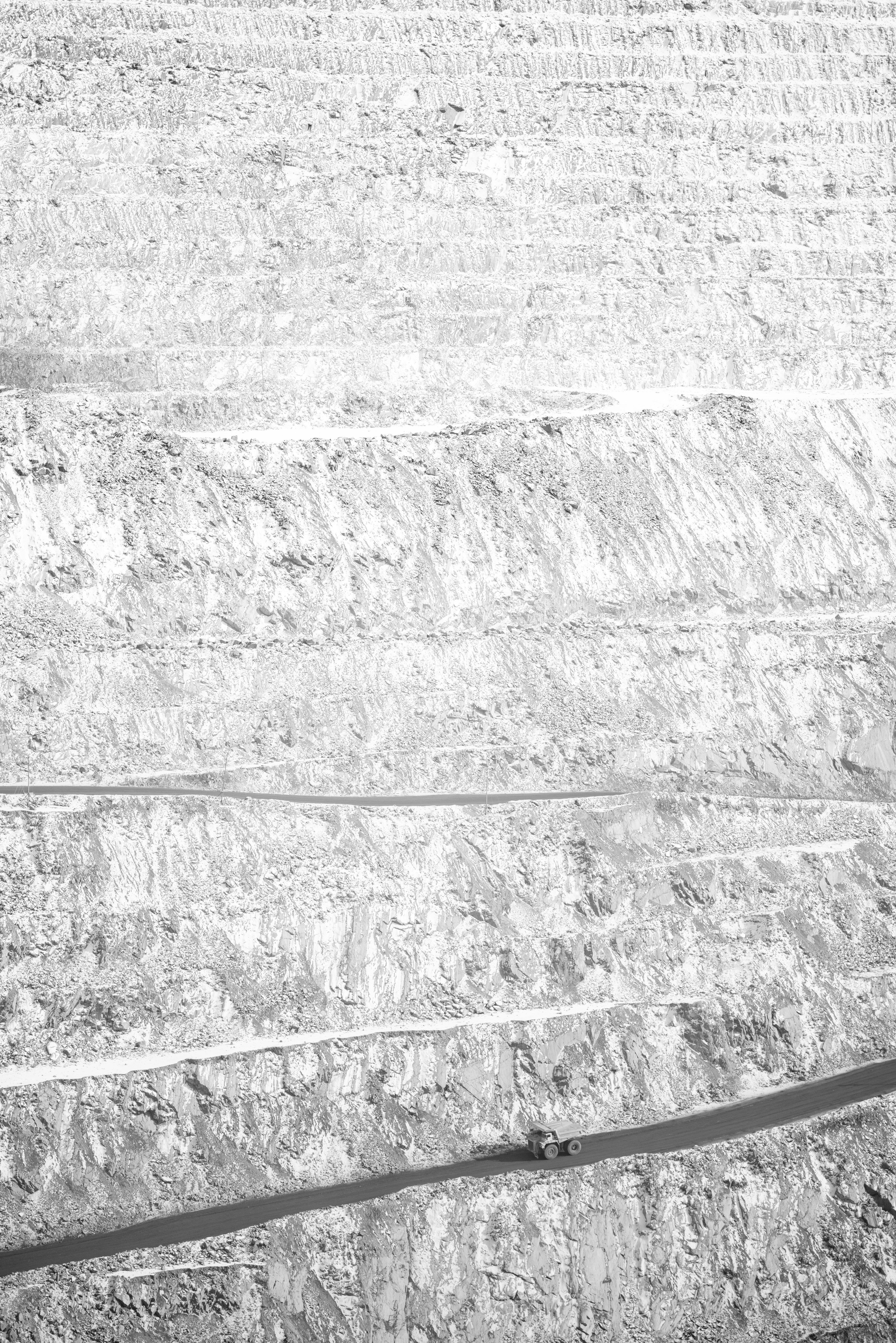 Mur de béton gris et noir