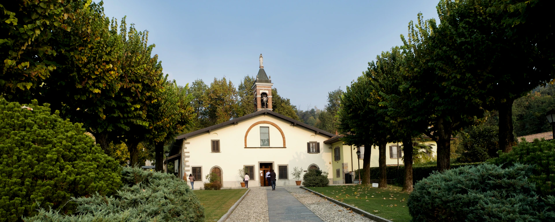 gray computer monitor