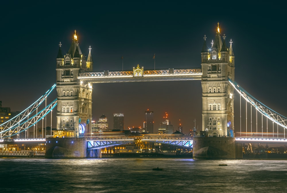 Pont de Londres pendant la nuit