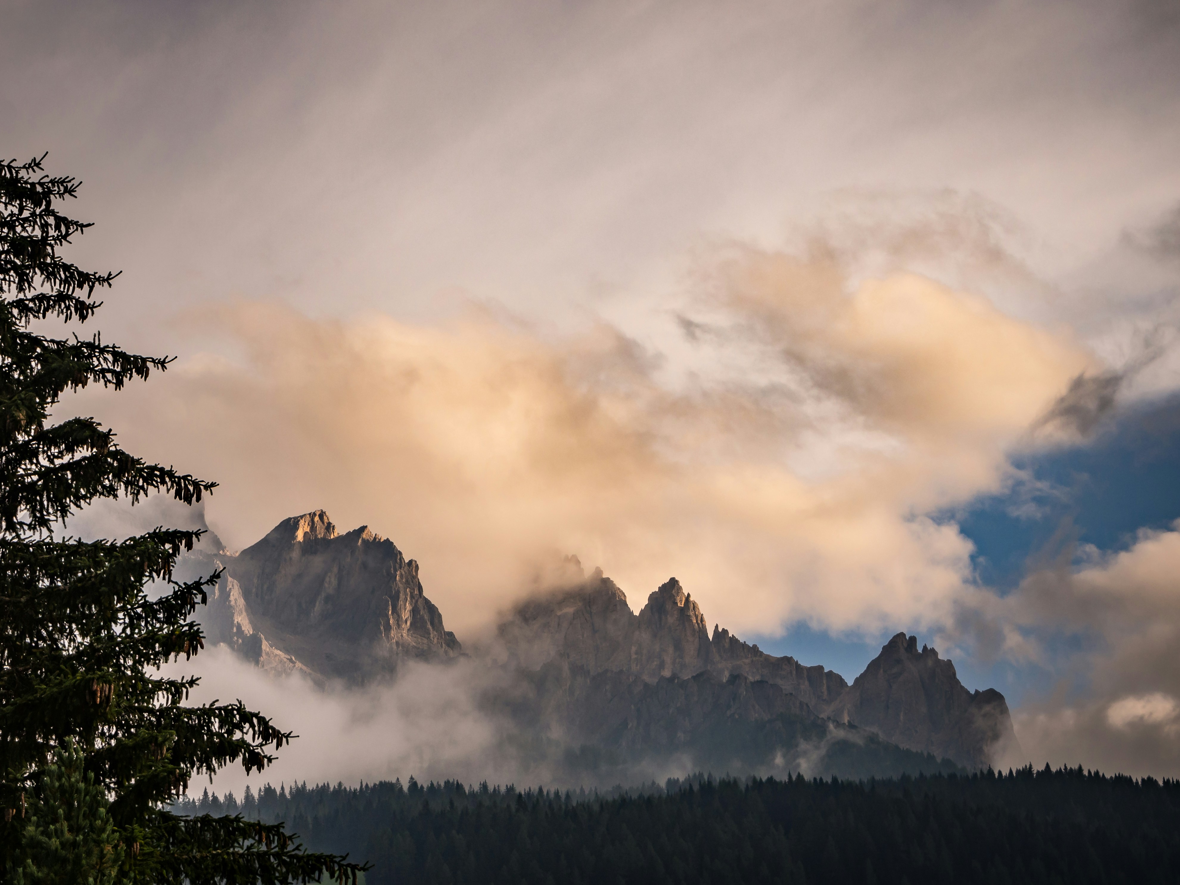 Photo by helgaandheiniontour