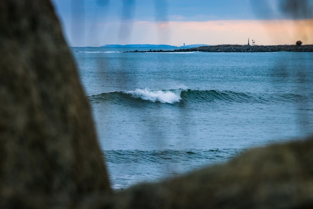 ocean waves crashing on shore during daytime