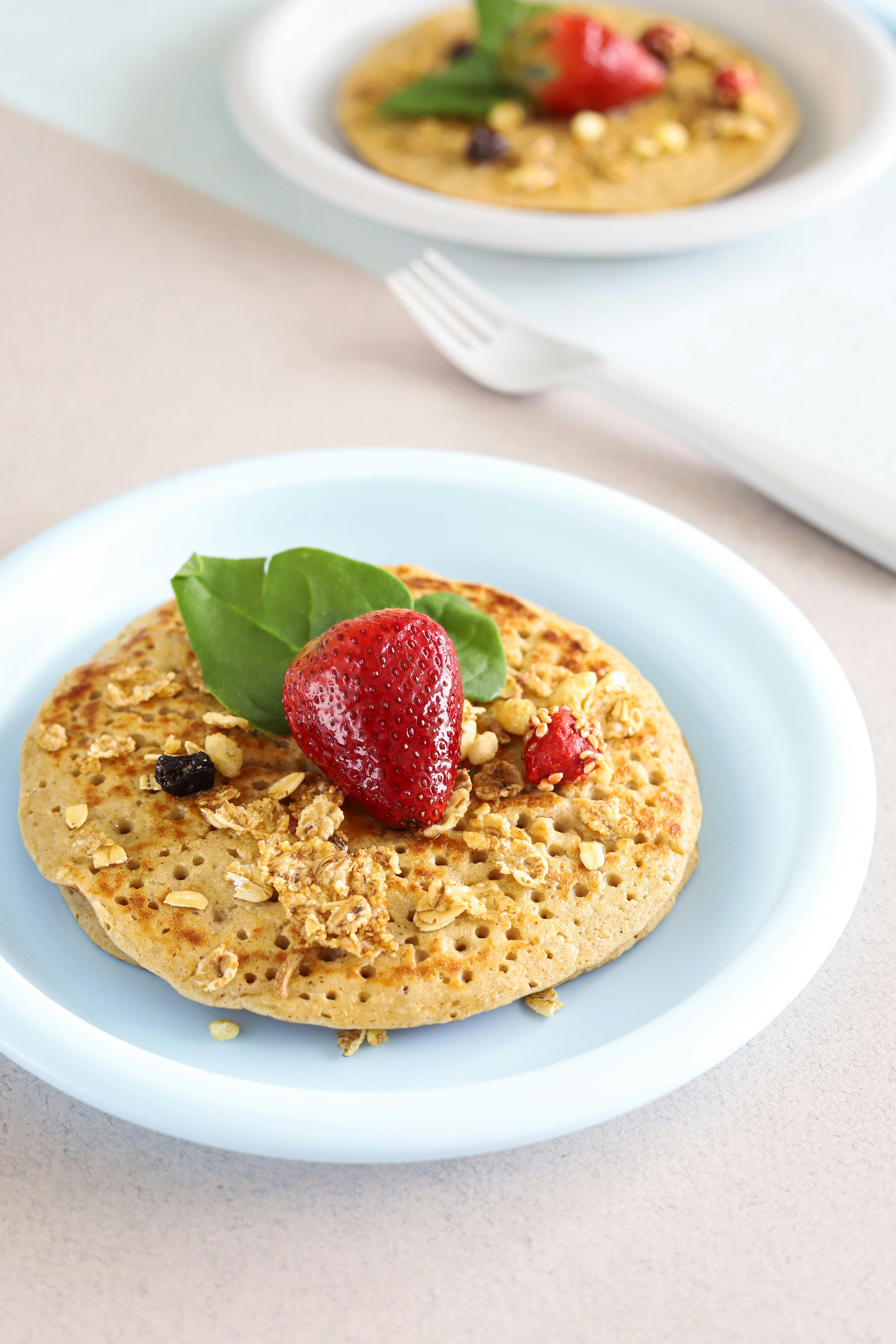 Tortitas de Avena y Proteína con Queso Quark y Frutos Rojos