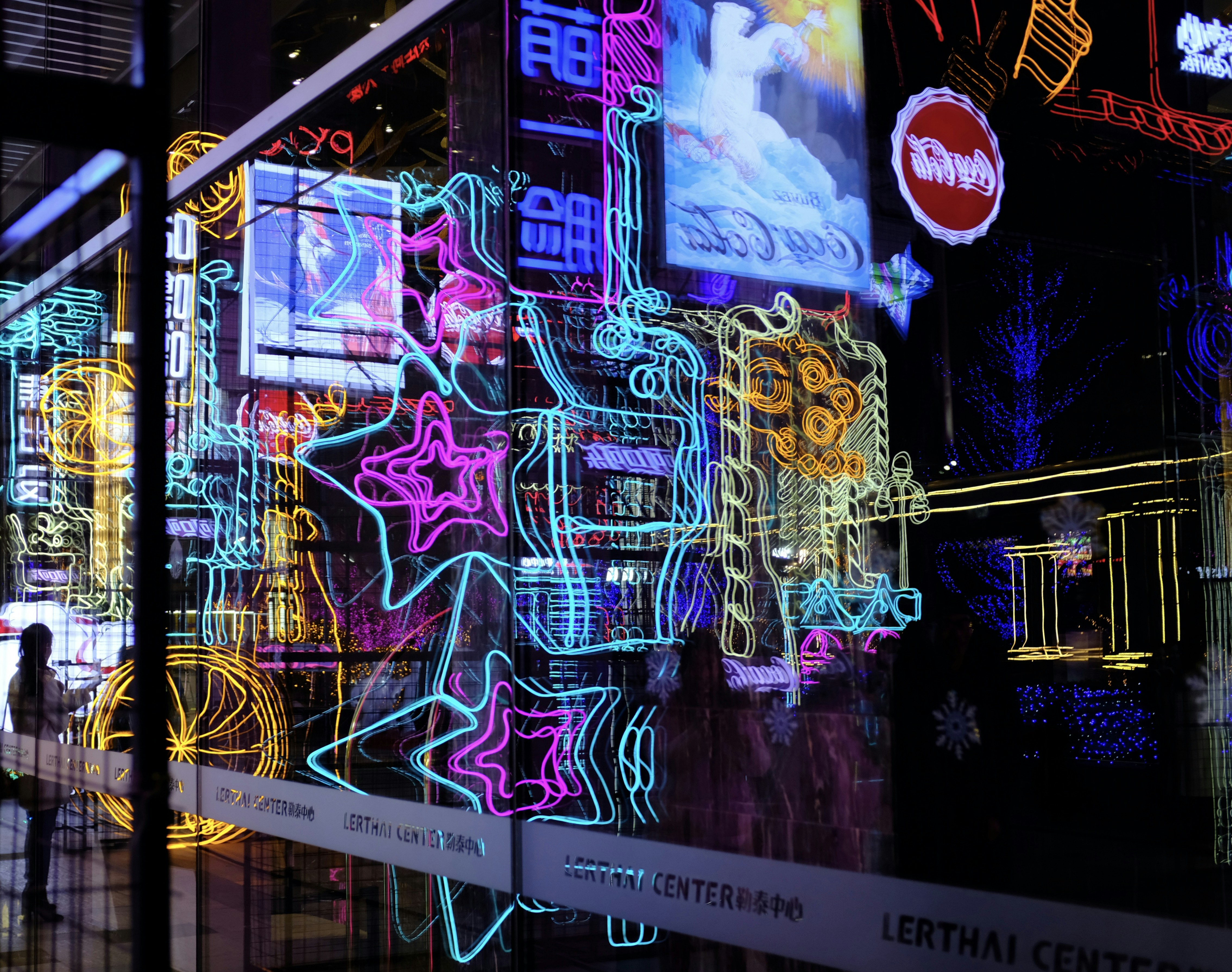 sinalização de luz neon azul vermelha e amarela