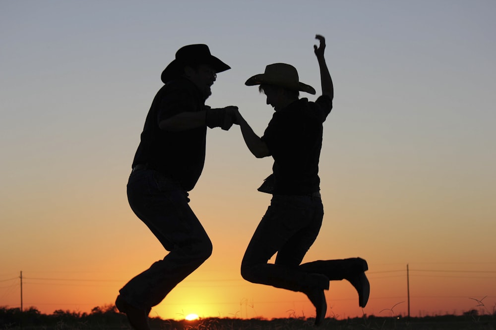 silhouette of man and woman kissing during sunset