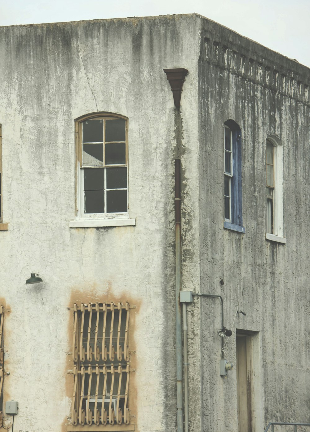 brown wooden chairs in front of gray concrete building