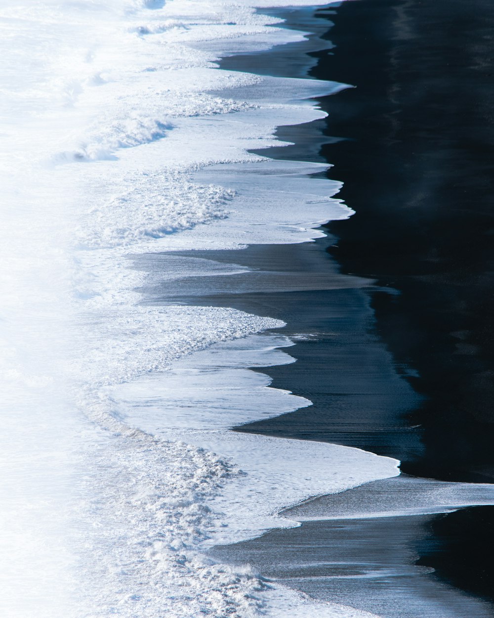 ocean waves crashing on shore during daytime