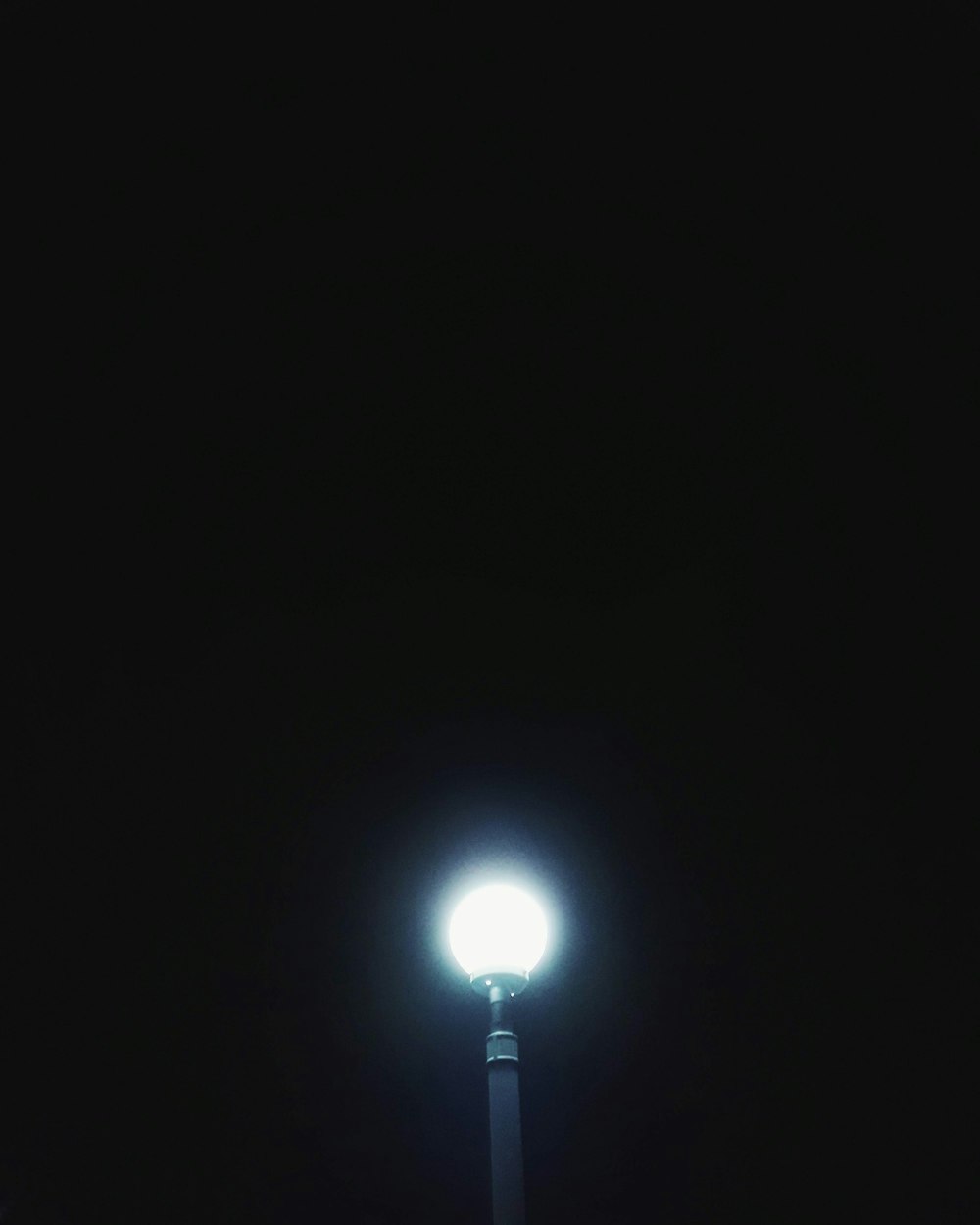 white light bulb turned on during nighttime