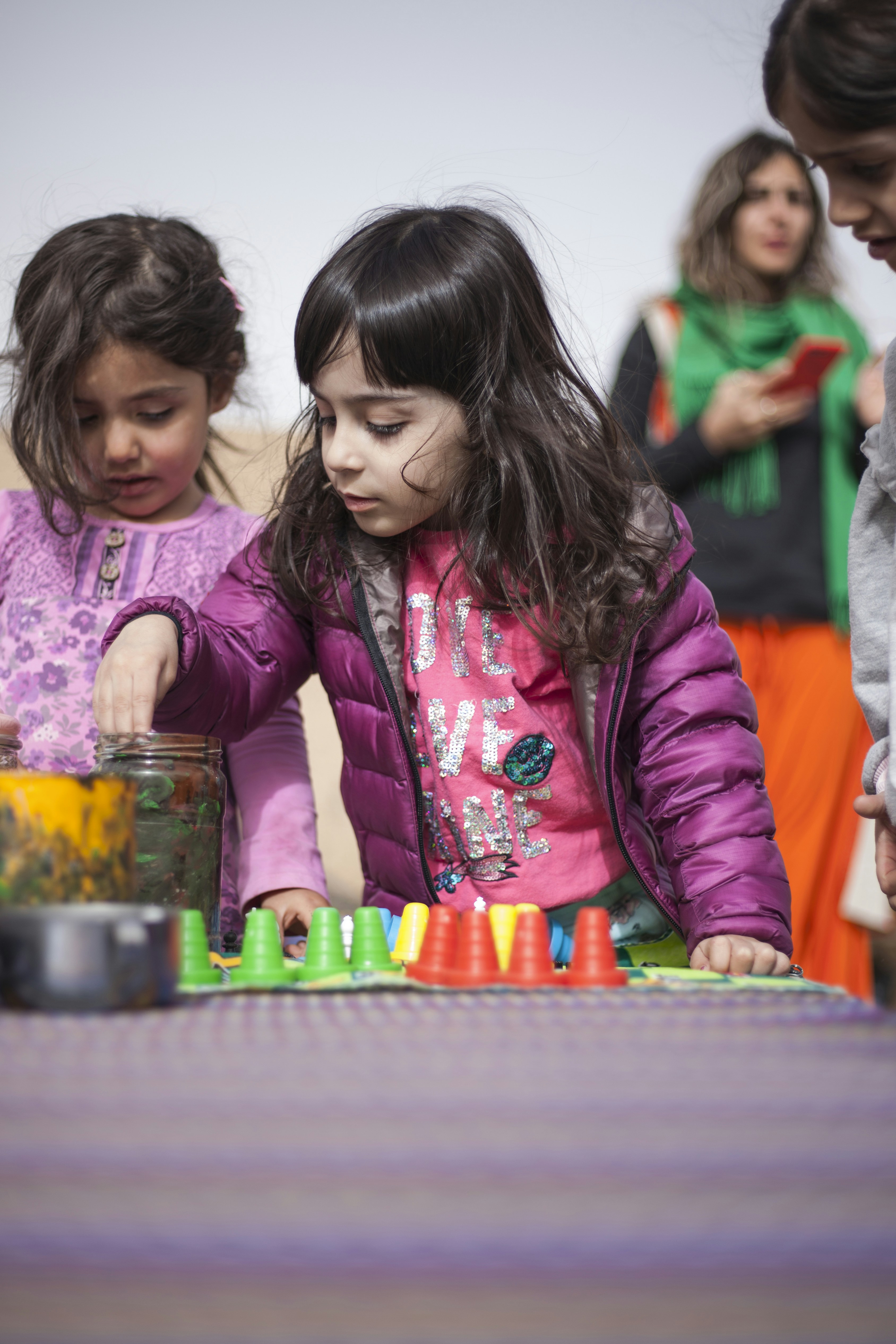 Des enfants entrain de jouer. | Photo : Getty Images