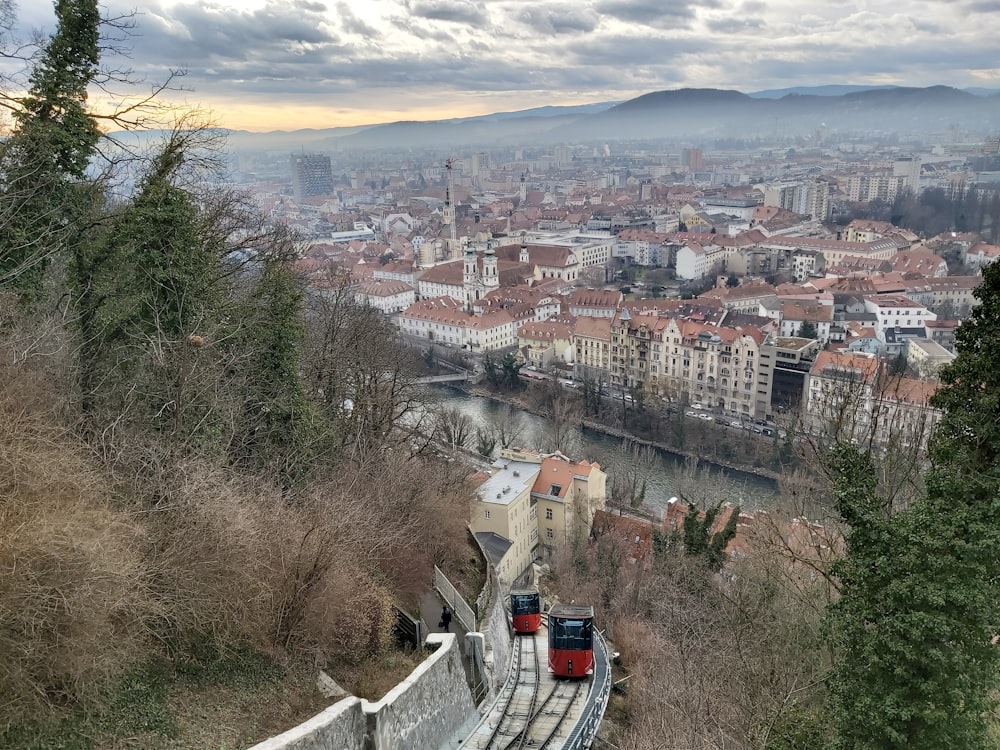 veduta aerea della città durante il giorno