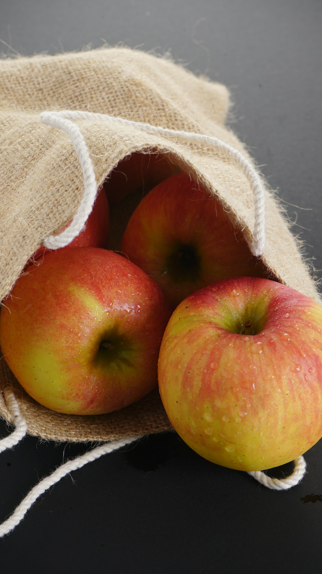 red and green apple fruit