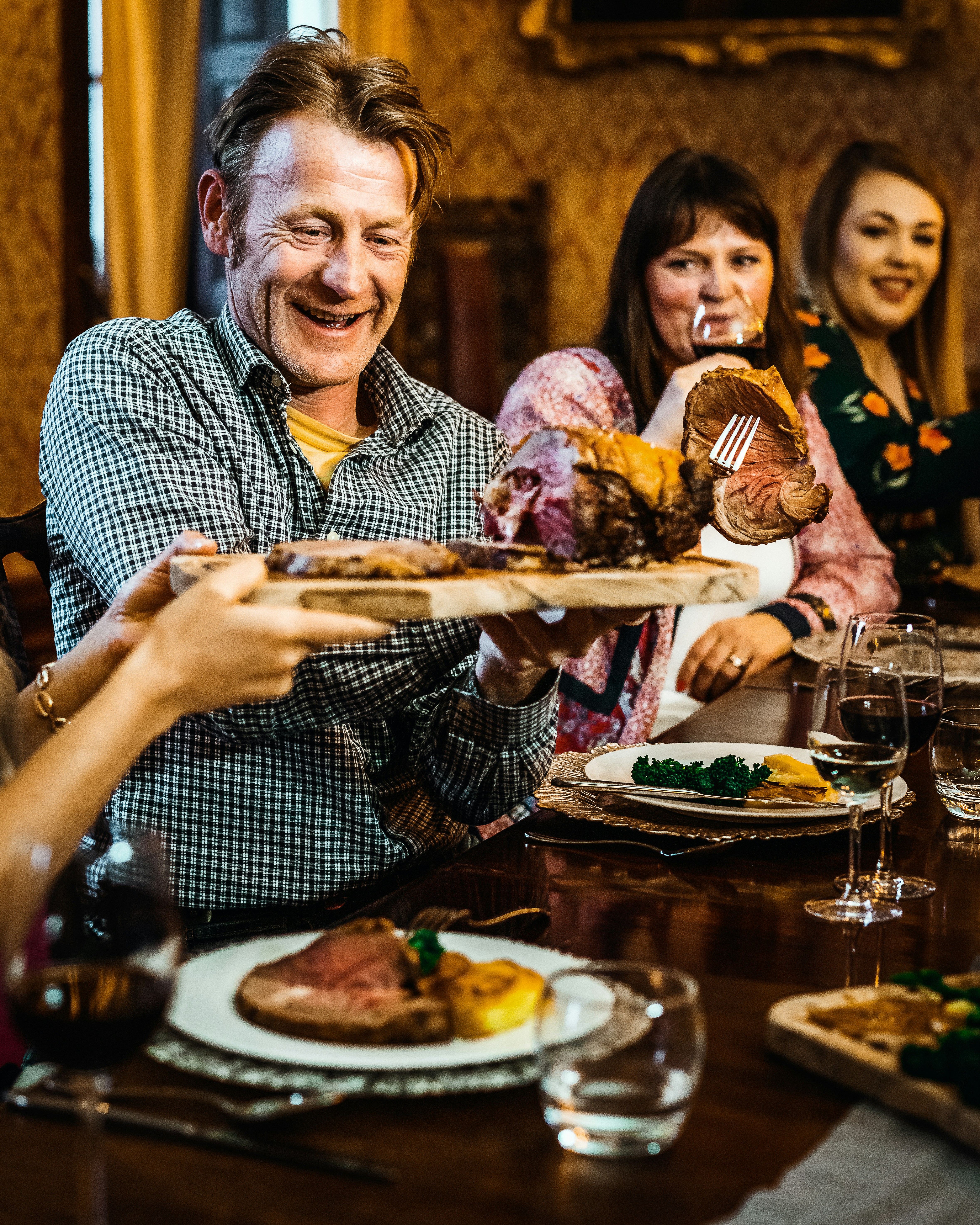 great photo recipe,how to photograph i hope you like the photo! if you do, please leave a like. feel free to check out my full commercial food + hotel photography portfolio here: sebcoman.com and get in touch with me. ; man in blue and white checkered button up shirt holding bread