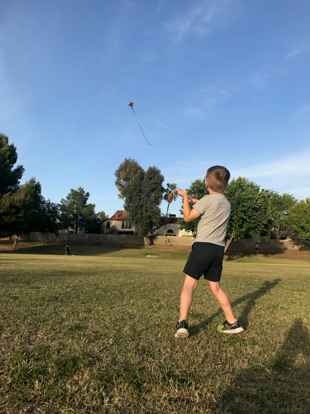 man in white t-shirt and black shorts playing golf during daytime