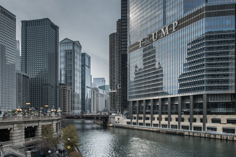 Modern museum building architecture near the Chicago lakefront