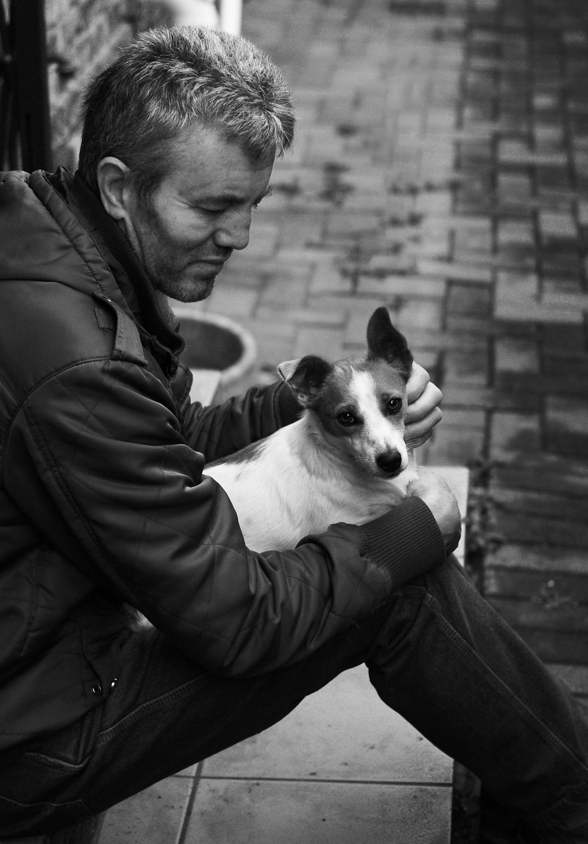 gray computer monitor