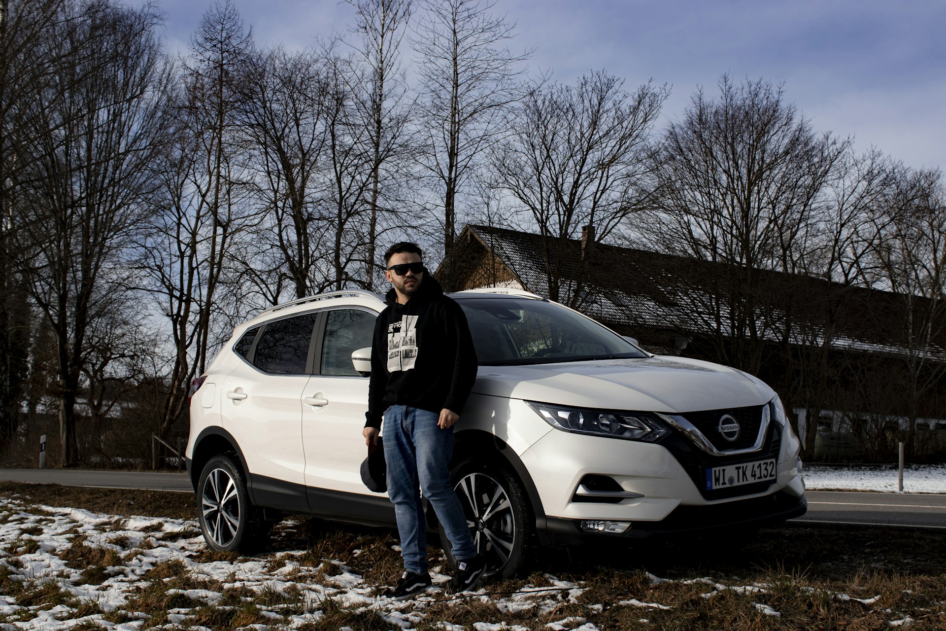 gray computer monitor