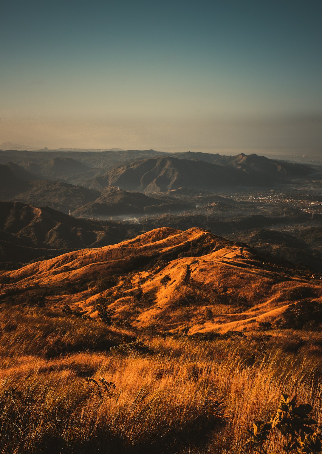 photo of Mount Balagbag Hill near Manila