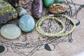 a close up of a bunch of stones on a cloth