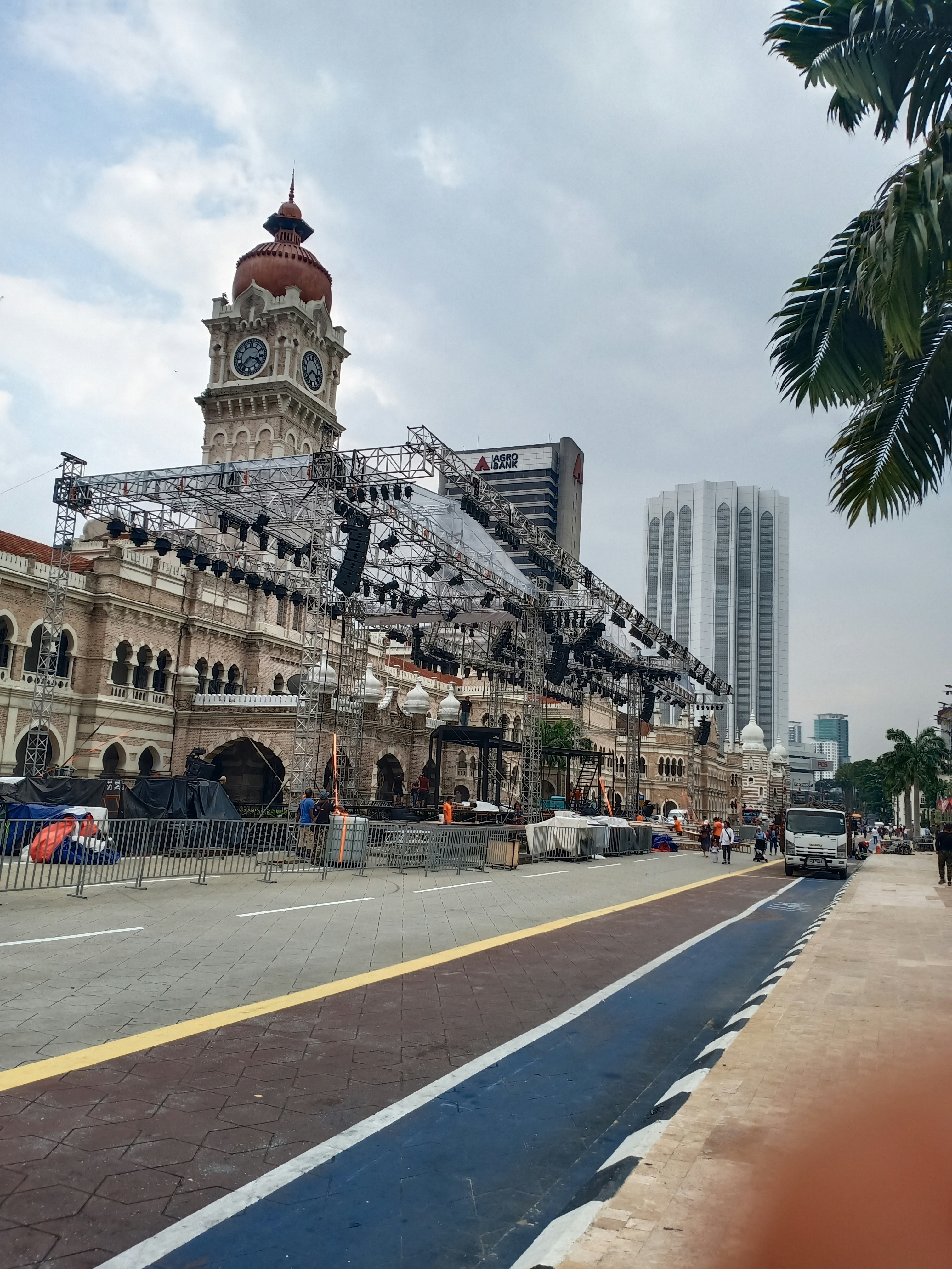 Driving Conditions: Traffic, Parking and Local Habits
