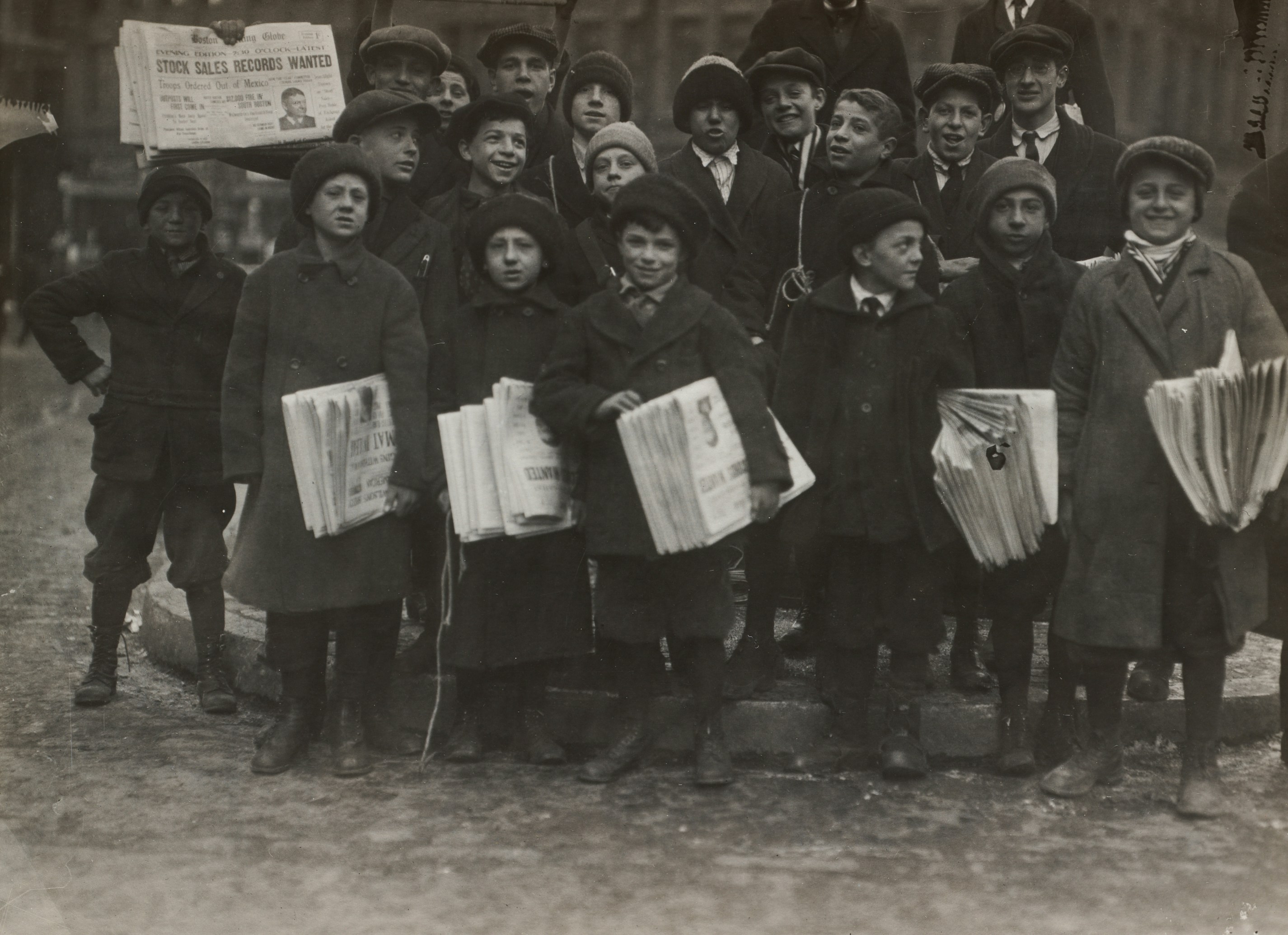 Boston Globe Newsies, 1917 https://ark.digitalcommonwealth.org/ark:/50959/q524n573n Please visit Digital Commonwealth to view more images: https://www.digitalcommonwealth.org.
